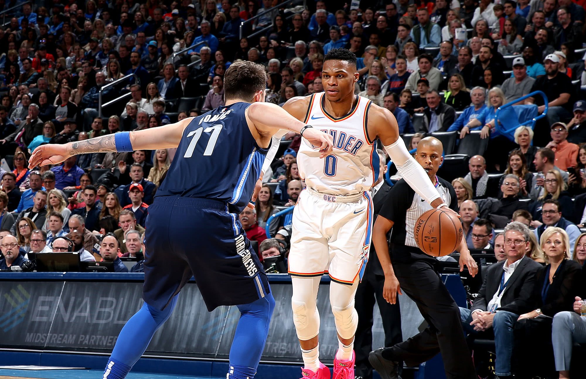 星空体育-法兰克福迎法国杯关键赛，今夜伤情更新，管理层满意，轮换策略成焦点的简单介绍